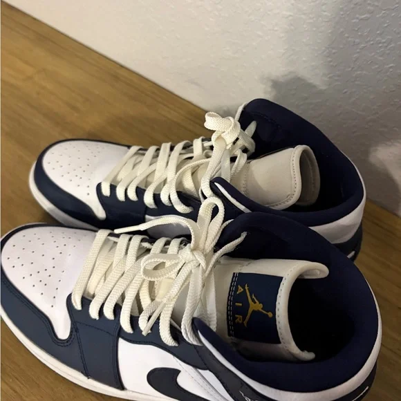 Nike Air Jordan 1 Mid Obsidian Blue Lace Up Sneakers Men’s 10 1/2 Basketball